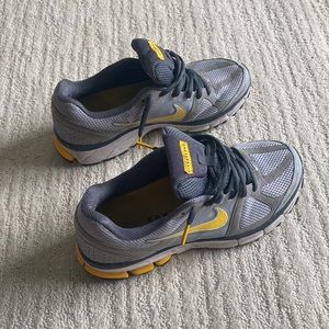 Nike Livestrong Zoom Air Athletic Shoes